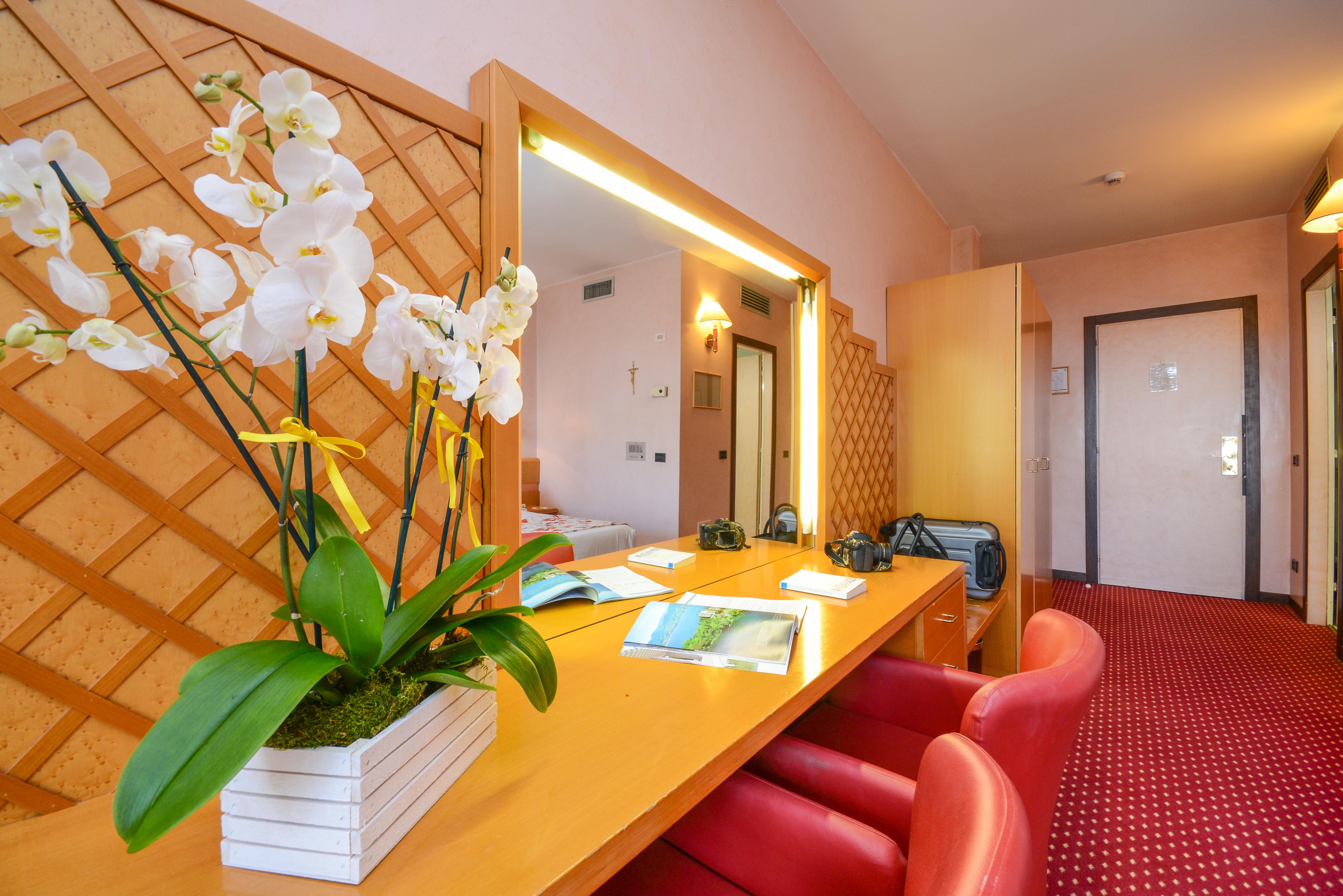 Hotel Oliveto Desenzano del Garda Exterior photo