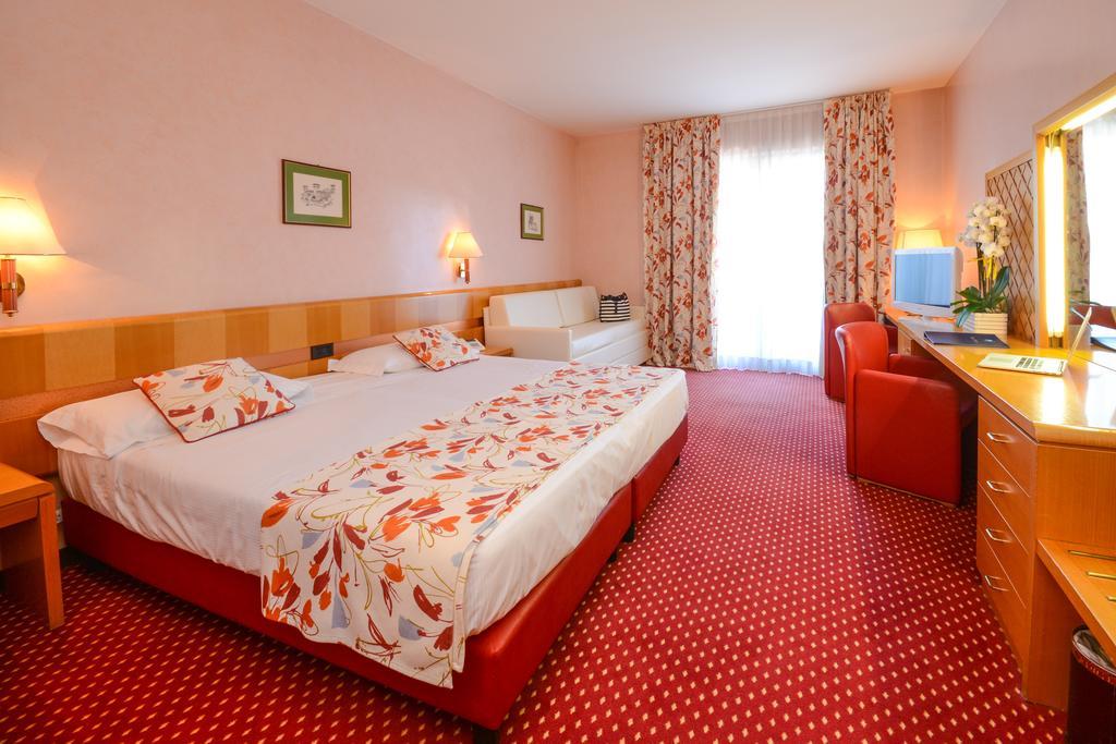 Hotel Oliveto Desenzano del Garda Exterior photo